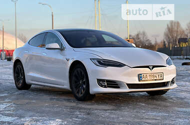 Лифтбек Tesla Model S 2018 в Киеве