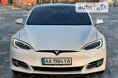 Лифтбек Tesla Model S 2018 в Киеве