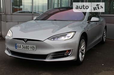 Лифтбек Tesla Model S 2017 в Киеве