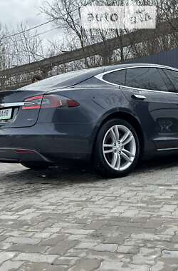Лифтбек Tesla Model S 2015 в Николаеве