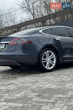 Лифтбек Tesla Model S 2015 в 