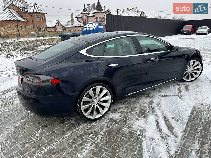 Ліфтбек Tesla Model S 2013 в Чернівцях