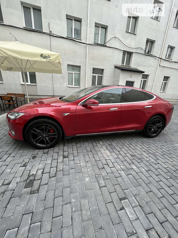 Ліфтбек Tesla Model S 2015 в Вінниці