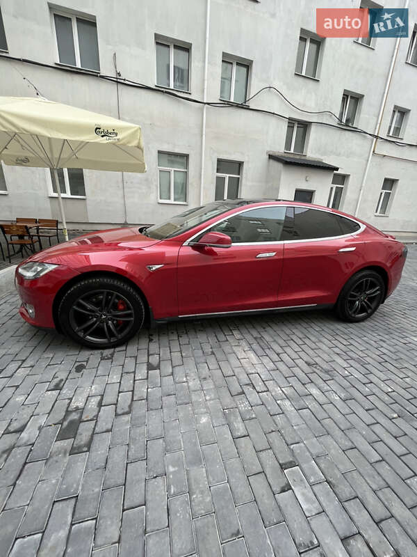 Tesla Model S 2015