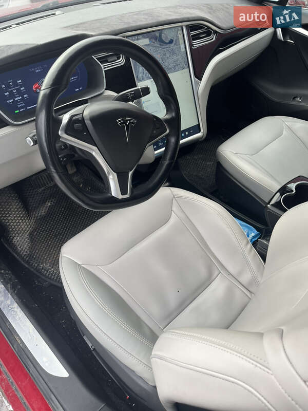 Лифтбек Tesla Model S 2015 в Виннице