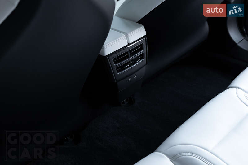 Лифтбек Tesla Model S 2019 в Одессе