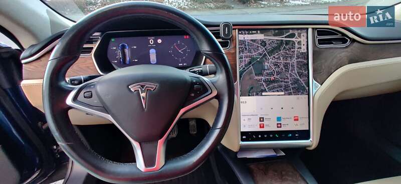 Лифтбек Tesla Model S 2017 в Вижнице