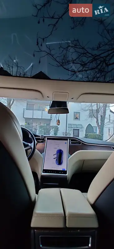 Лифтбек Tesla Model S 2017 в 