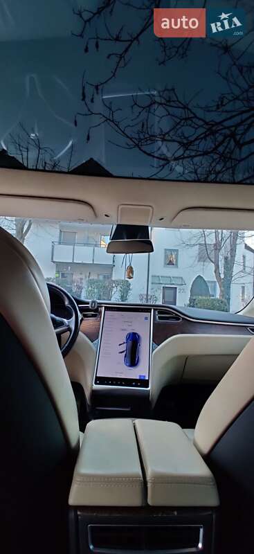 Лифтбек Tesla Model S 2017 в Вижнице