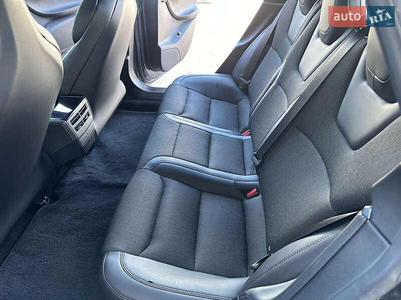 Ліфтбек Tesla Model S 2018 в Борисполі фото 12 Ліфтбек Tesla Model S 2018 в Борисполі