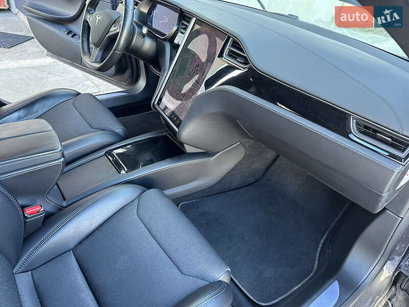 Лифтбек Tesla Model S 2018 в Борисполе