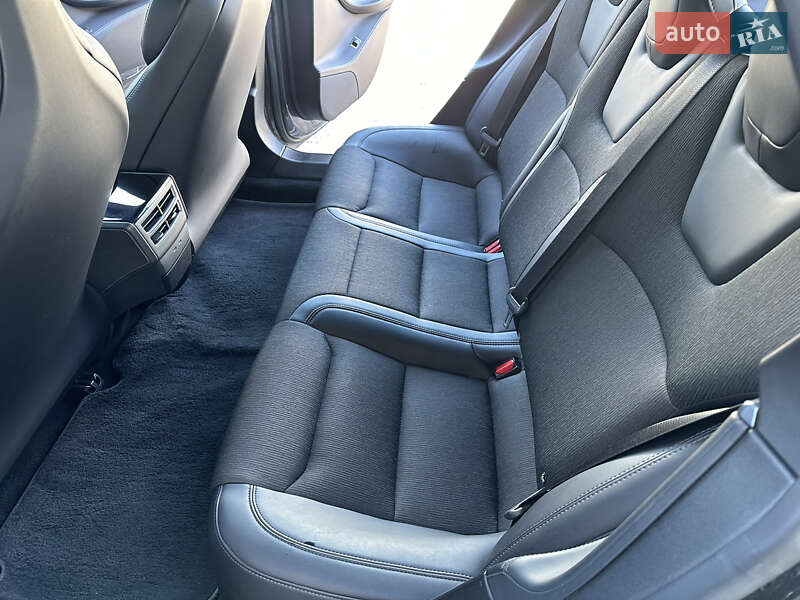 Ліфтбек Tesla Model S 2018 в Борисполі фото 13 Ліфтбек Tesla Model S 2018 в Борисполі