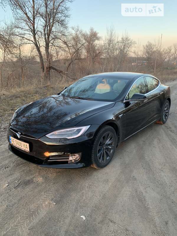 Лифтбек Tesla Model S 2019 в Каменском