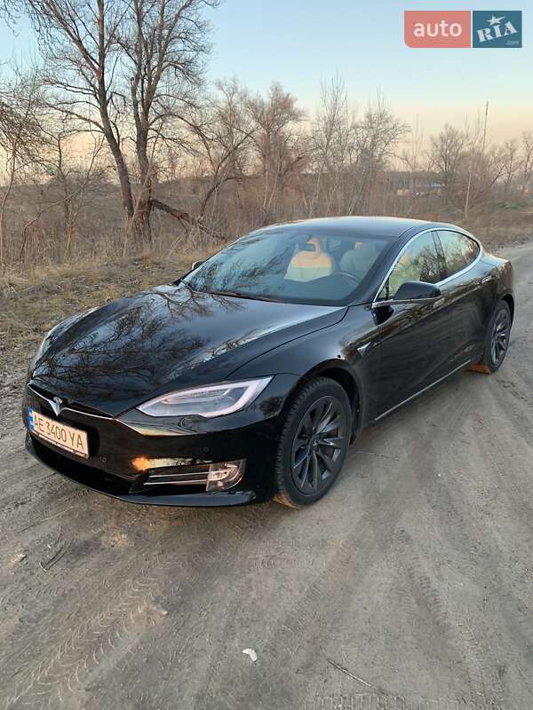 Tesla Model S 2019