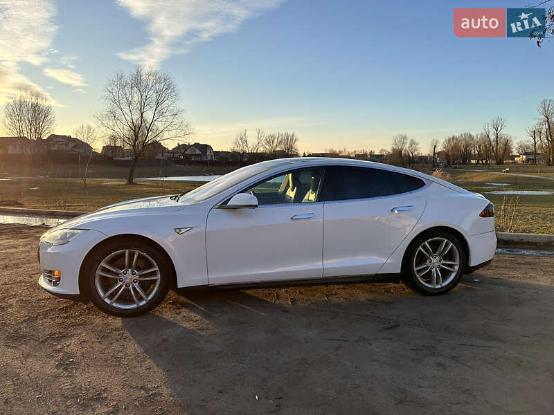Лифтбек Tesla Model S 2013 в Киеве