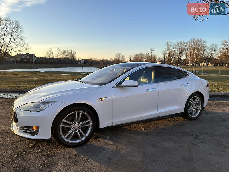 Лифтбек Tesla Model S 2013 в Киеве