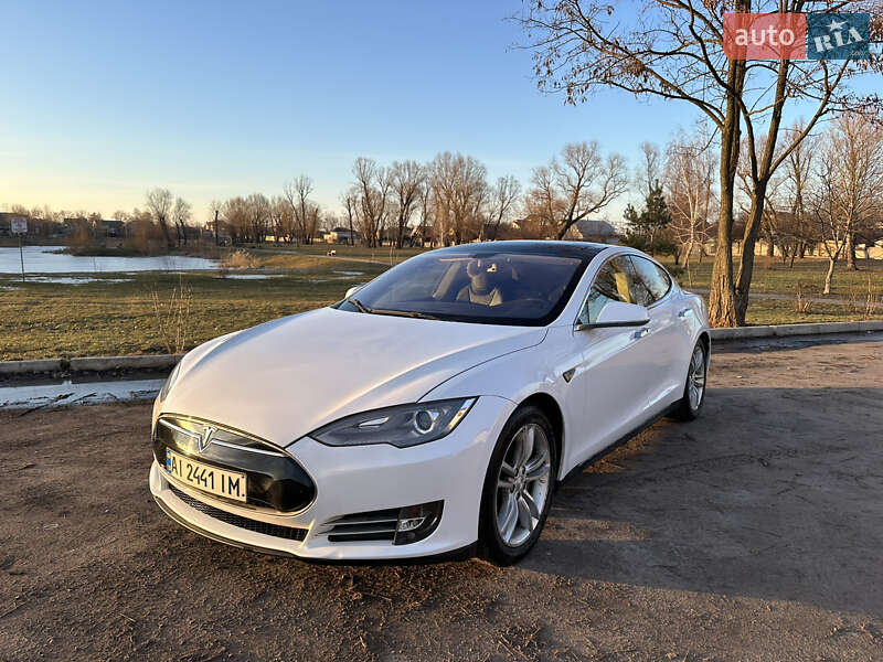 Лифтбек Tesla Model S 2013 в Киеве
