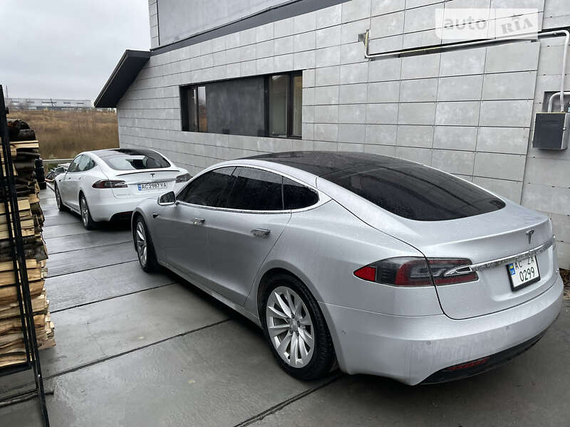 Лифтбек Tesla Model S 2018 в Луцке