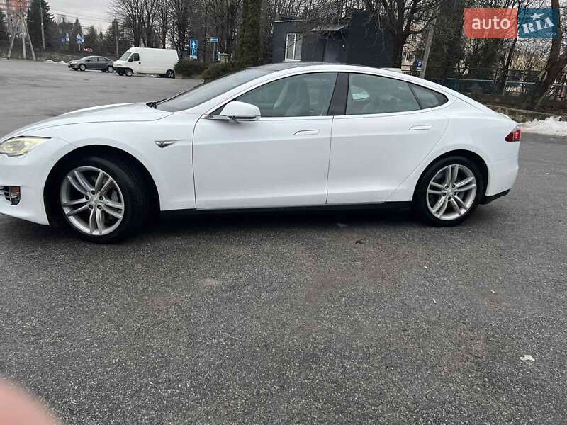 Лифтбек Tesla Model S 2014 в Тернополе фото 19 Лифтбек Tesla Model S 2014 в Тернополе