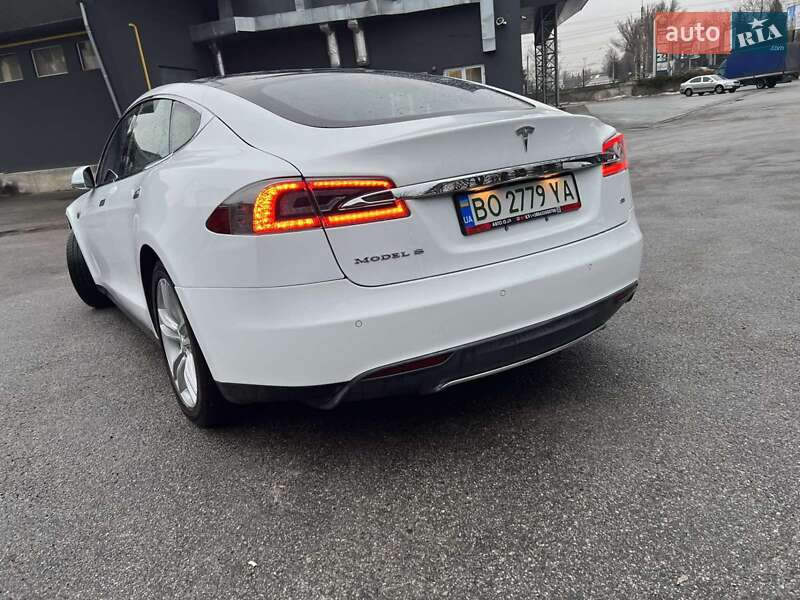 Лифтбек Tesla Model S 2014 в Тернополе фото 20 Лифтбек Tesla Model S 2014 в Тернополе