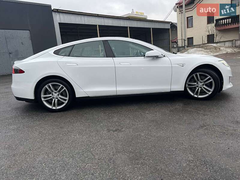 Лифтбек Tesla Model S 2014 в Тернополе фото 21 Лифтбек Tesla Model S 2014 в Тернополе