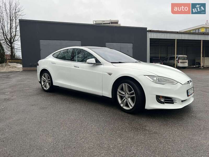 Лифтбек Tesla Model S 2014 в Тернополе фото 30 Лифтбек Tesla Model S 2014 в Тернополе
