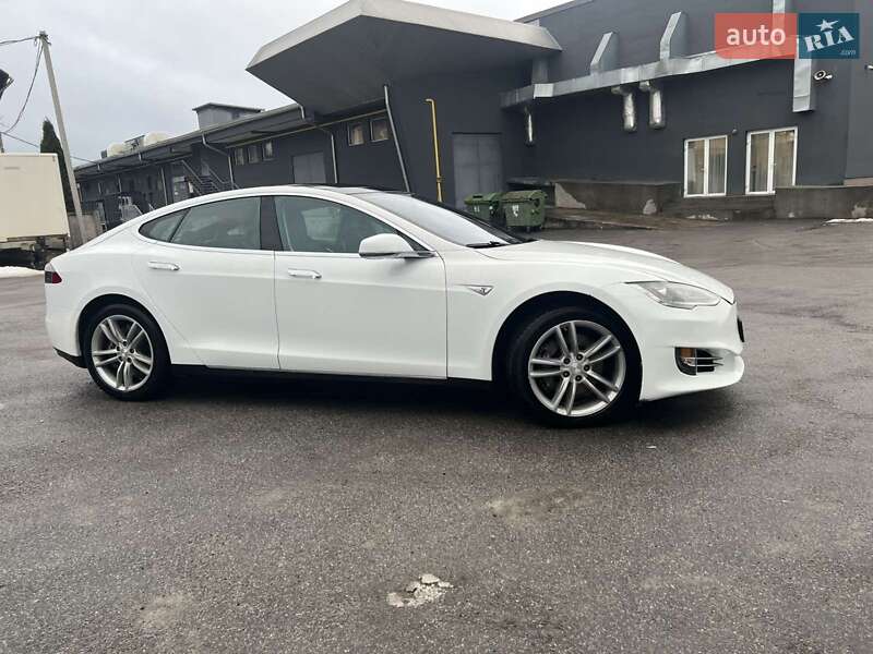 Лифтбек Tesla Model S 2014 в Тернополе фото 37 Лифтбек Tesla Model S 2014 в Тернополе