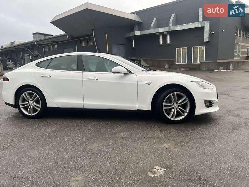 Лифтбек Tesla Model S 2014 в Тернополе фото 36 Лифтбек Tesla Model S 2014 в Тернополе