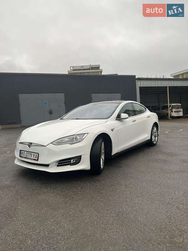 Лифтбек Tesla Model S 2014 в Тернополе фото 44 Лифтбек Tesla Model S 2014 в Тернополе