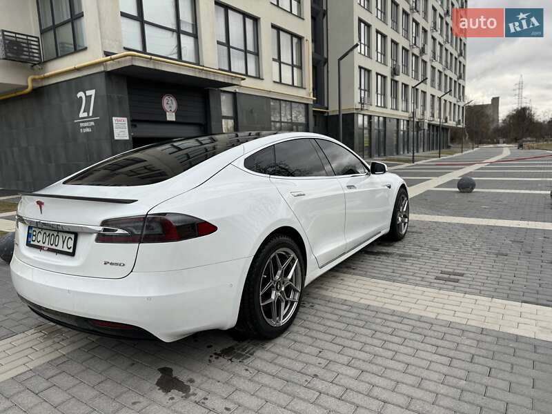 Лифтбек Tesla Model S 2014 в Львове