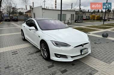 Лифтбек Tesla Model S 2014 в Львове