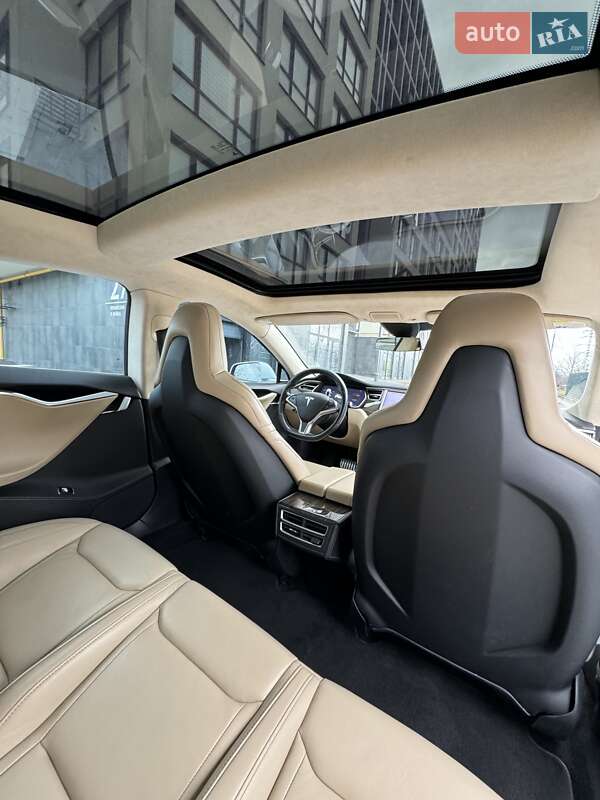 Лифтбек Tesla Model S 2014 в Львове