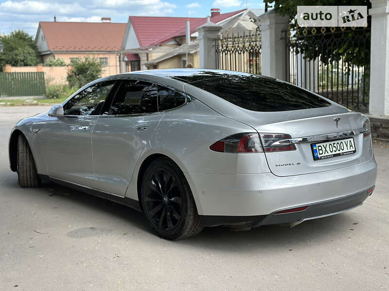 Лифтбек Tesla Model S 2015 в Каменец-Подольском