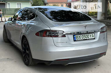 Лифтбек Tesla Model S 2015 в 