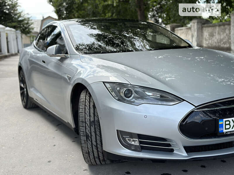 Лифтбек Tesla Model S 2015 в Каменец-Подольском