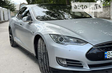 Лифтбек Tesla Model S 2015 в 
