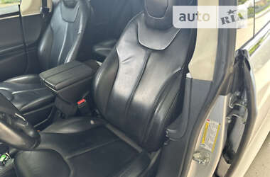 Лифтбек Tesla Model S 2015 в 