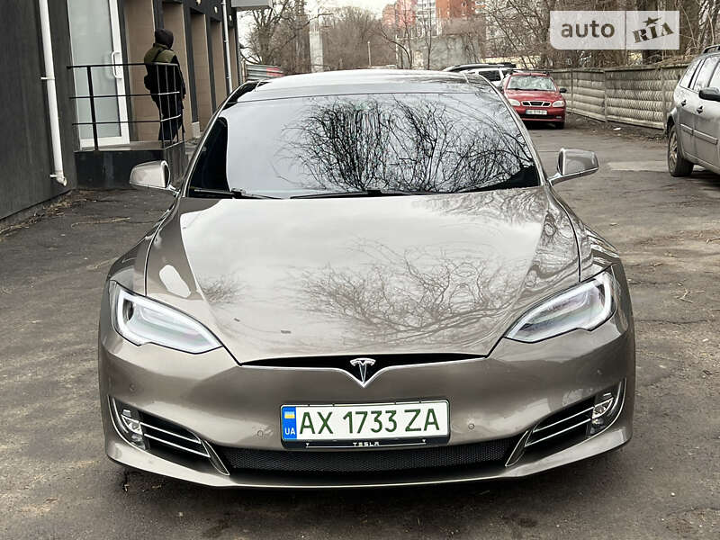 Ліфтбек Tesla Model S 2016 в Дніпрі