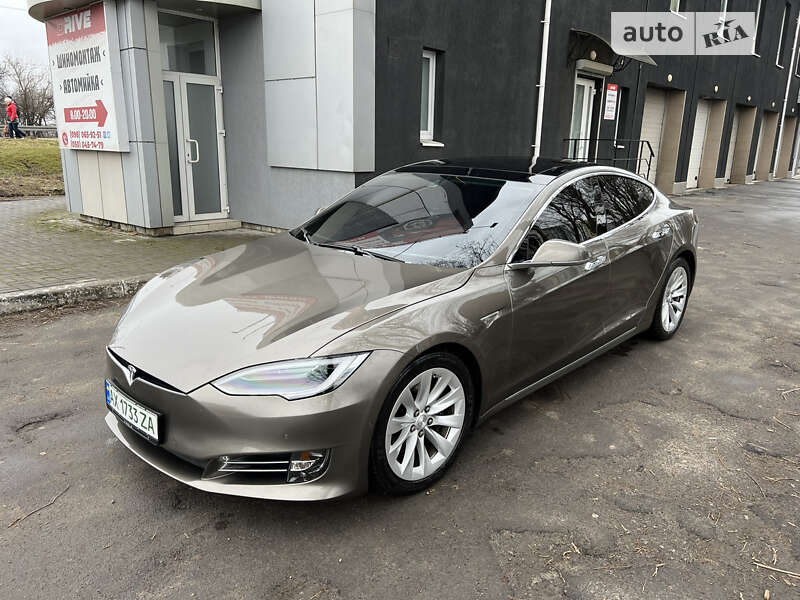 Ліфтбек Tesla Model S 2016 в Дніпрі