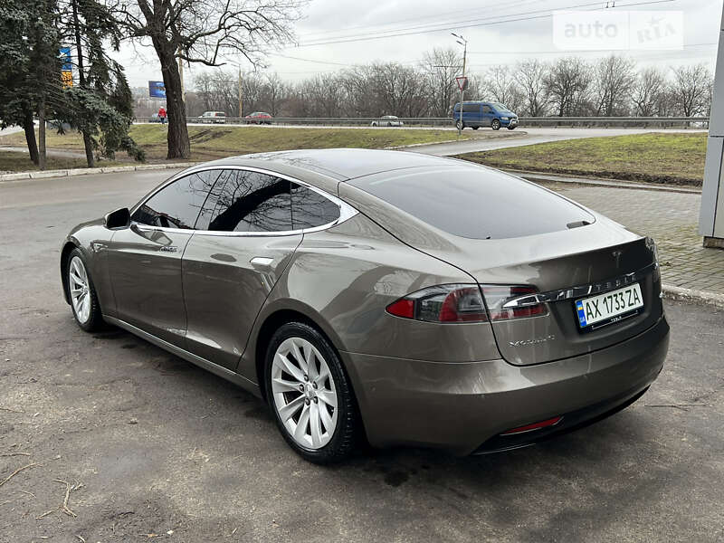Лифтбек Tesla Model S 2016 в Днепре