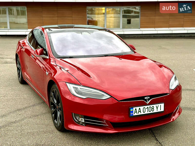 Лифтбек Tesla Model S 2018 в Киеве