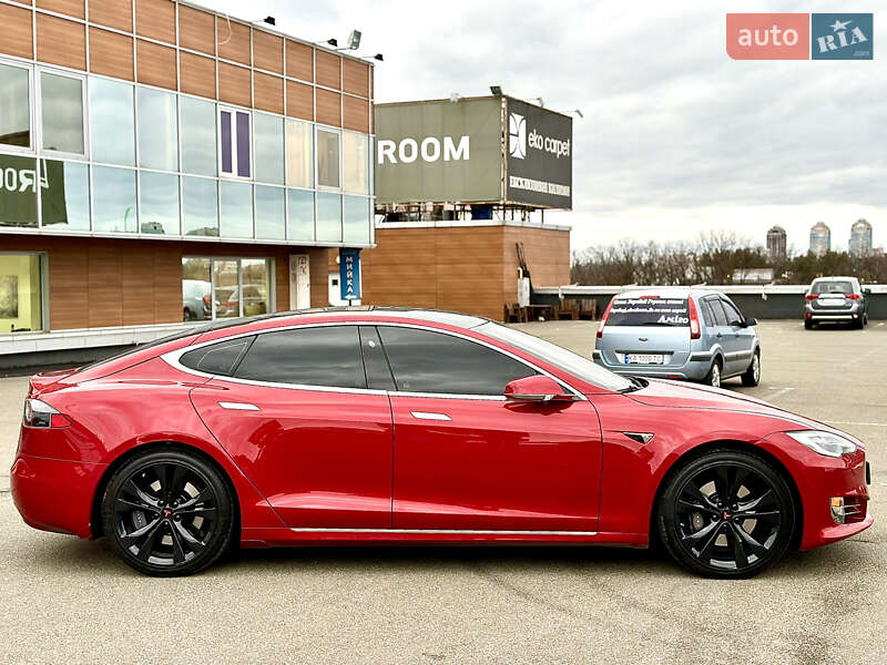 Лифтбек Tesla Model S 2018 в Киеве