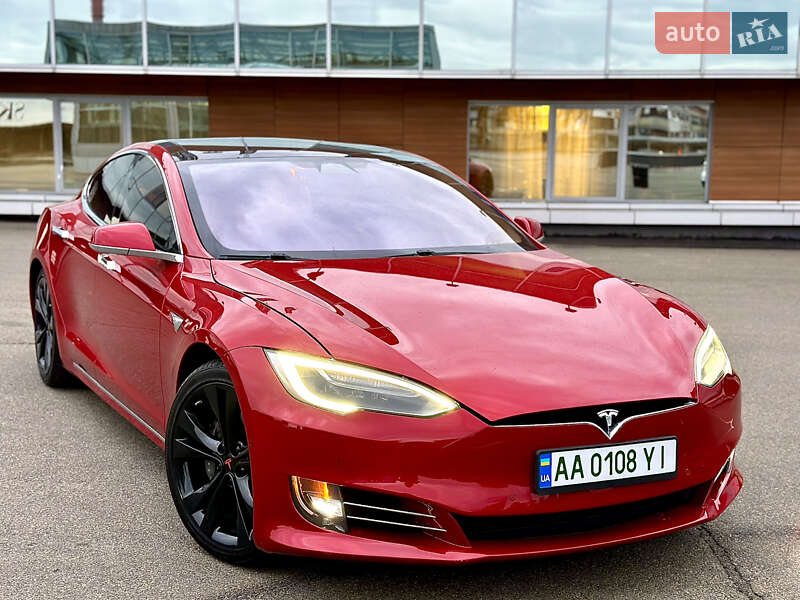 Лифтбек Tesla Model S 2018 в Киеве