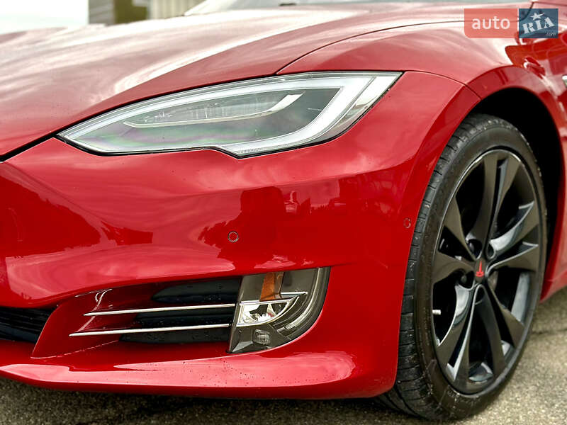 Лифтбек Tesla Model S 2018 в Киеве