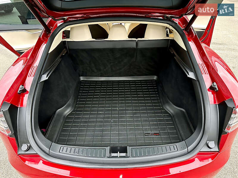 Лифтбек Tesla Model S 2018 в Киеве