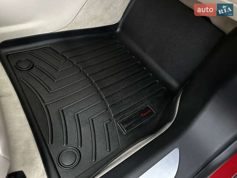 Лифтбек Tesla Model S 2018 в Киеве