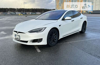 Ліфтбек Tesla Model S 2016 в Києві