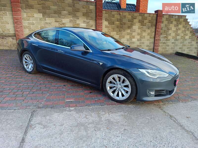 Лифтбек Tesla Model S 2017 в Хмельницком