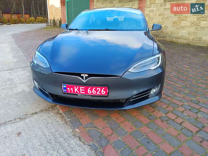 Лифтбек Tesla Model S 2017 в Хмельницком