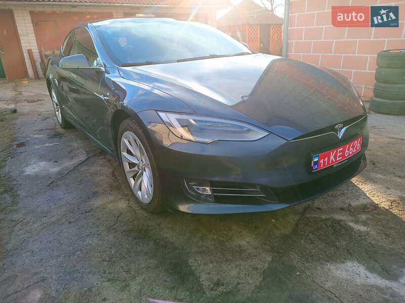 Лифтбек Tesla Model S 2017 в Хмельницком